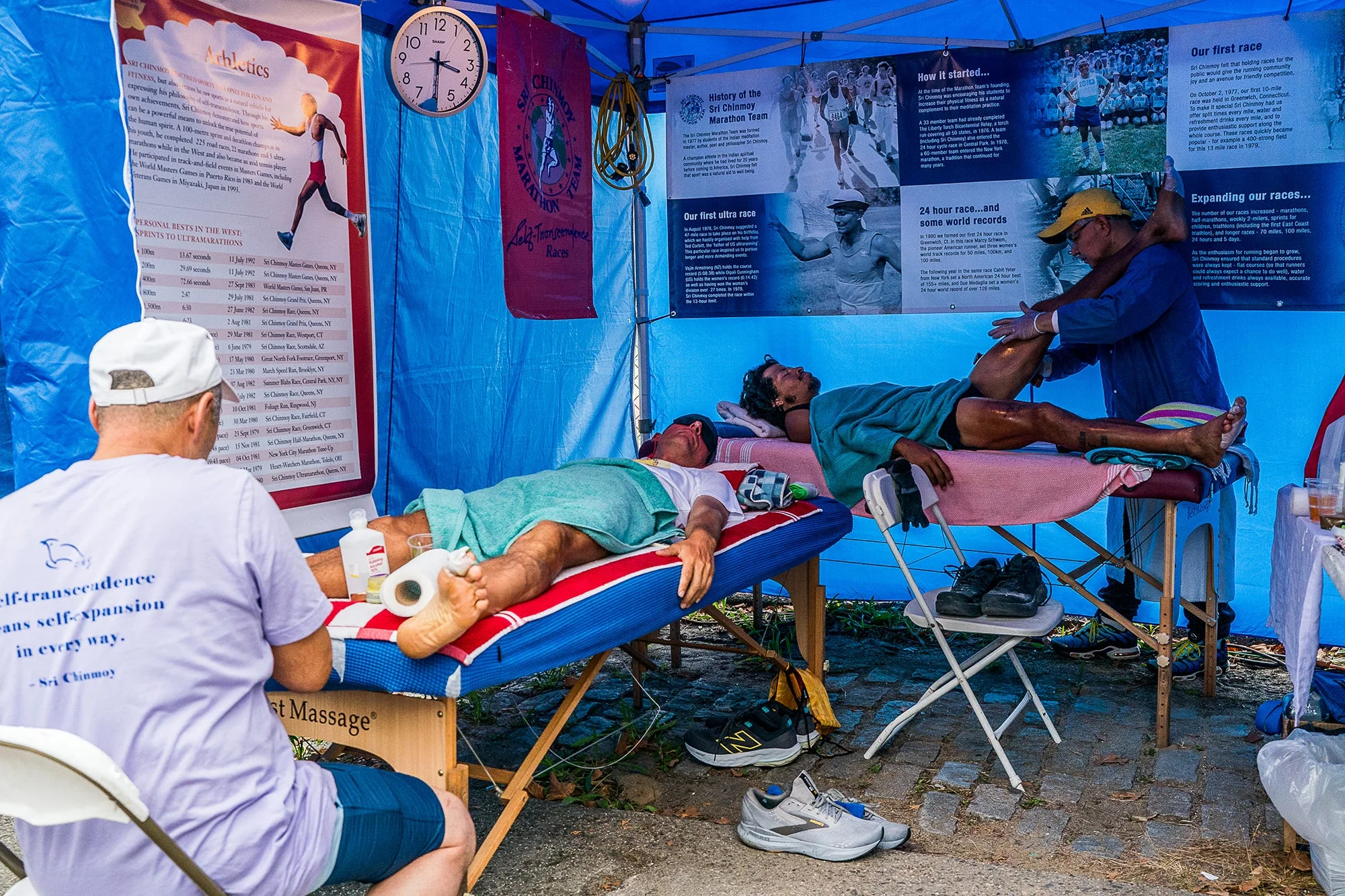 milan javornicky’s l and alex ramsey are treated by medical staff during the sri chinmoy 3100 mile race in queens, new york on september 24, 2025 the race circles a high school over the corse of 2 months for 3100 miles
